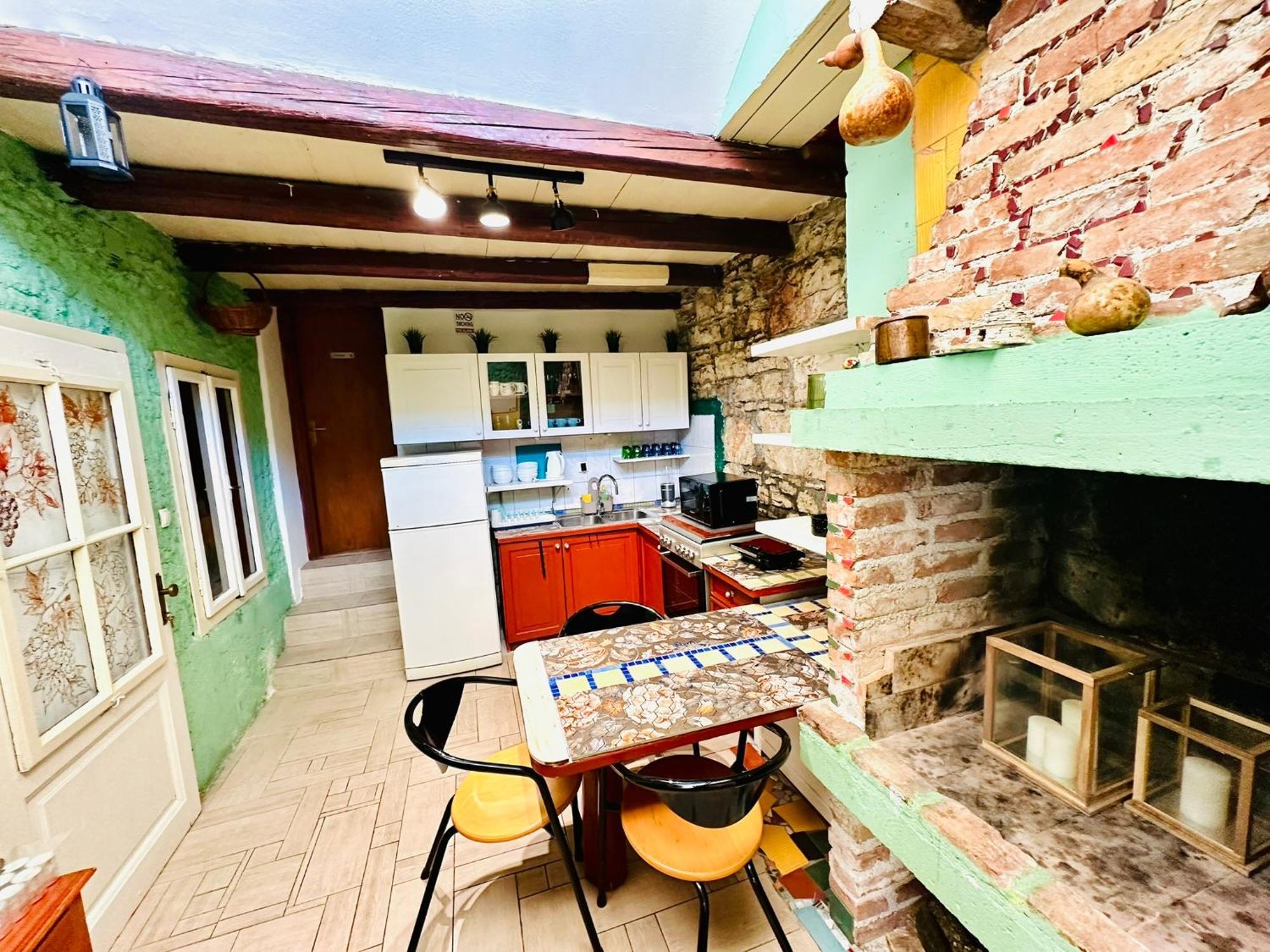 Hostel Art & Joy Pula Exterior foto